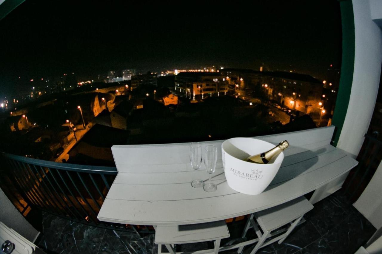 Turcoazlux Apartments Oradea Exteriör bild